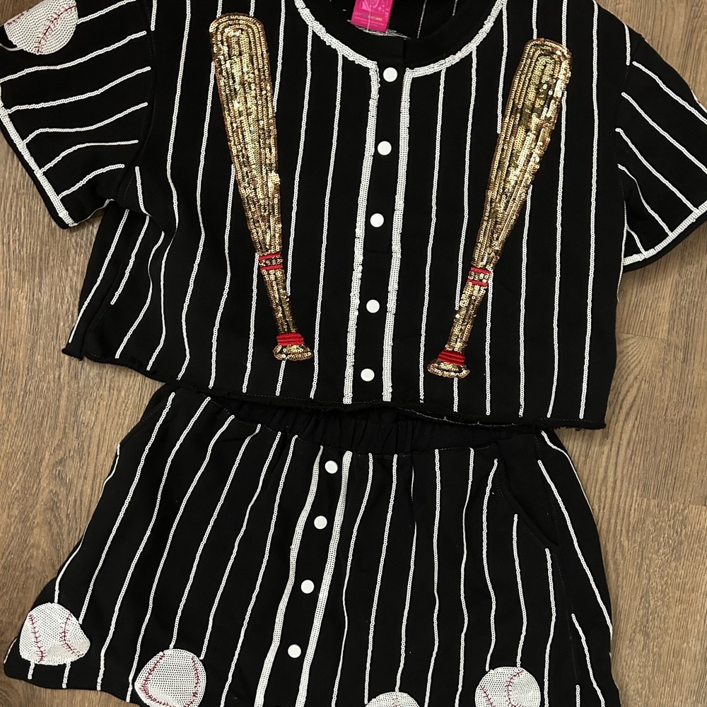 QUEEN OF SPARKLES Black and white Baseball Set